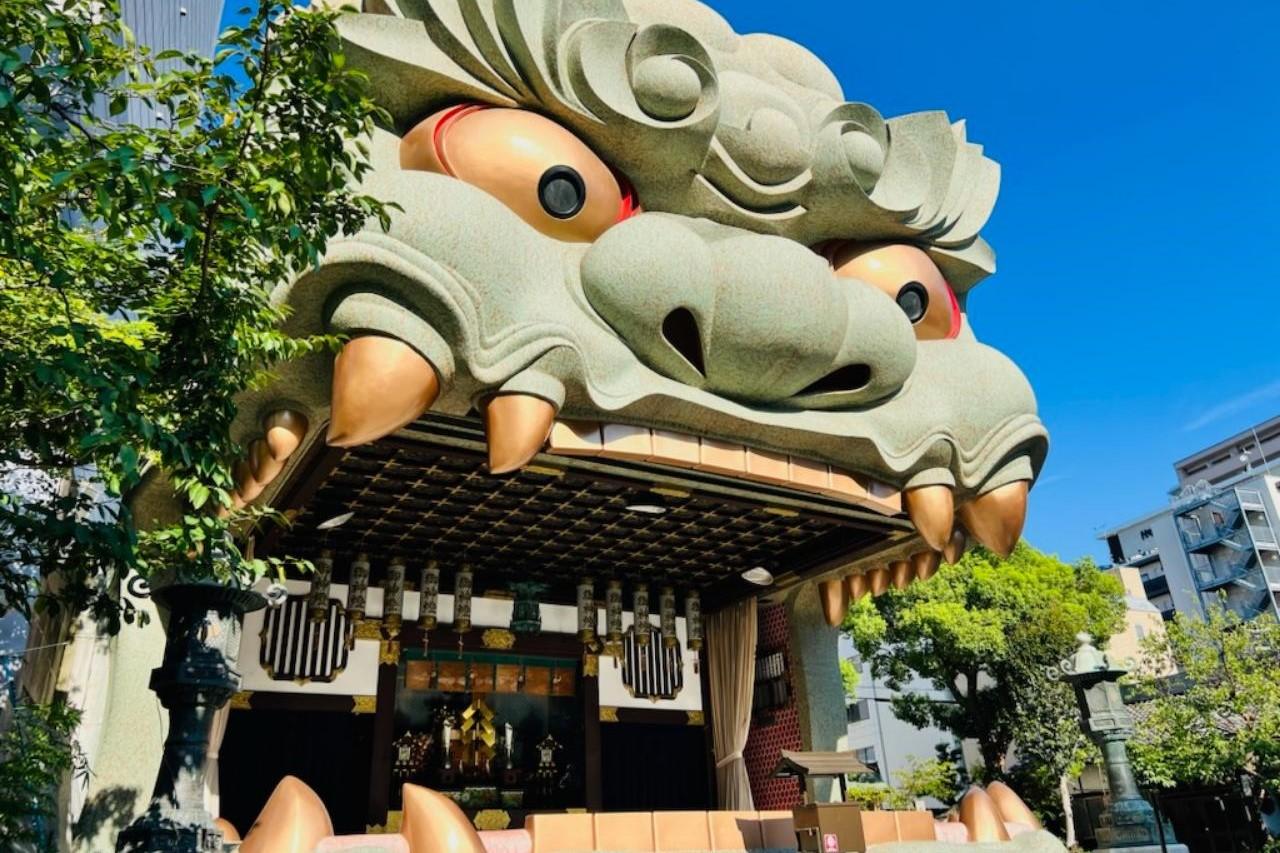 獅子殿で有名な難波八阪神社まで徒歩3分！