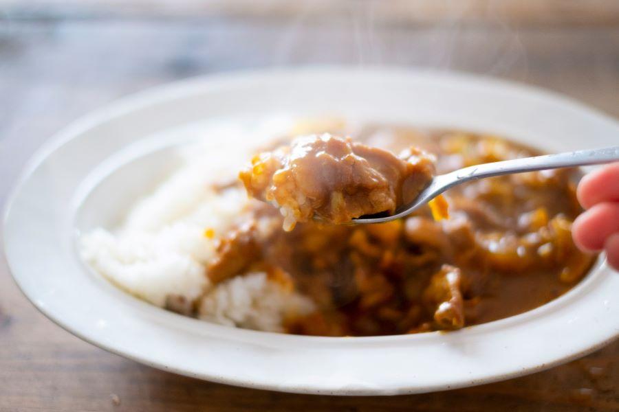 夜カレーやってます！