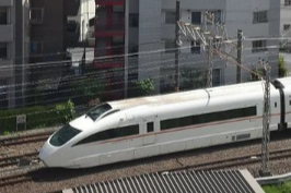 客室から江ノ島線と東海道本線が！