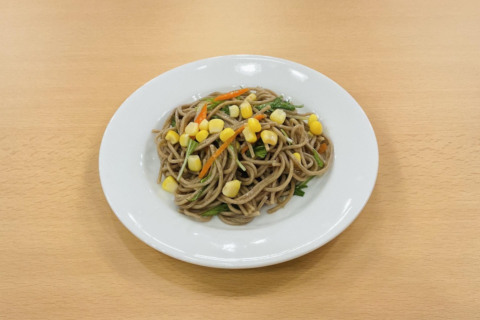 大人気！当ホテルオリジナル蕎麦サラダ