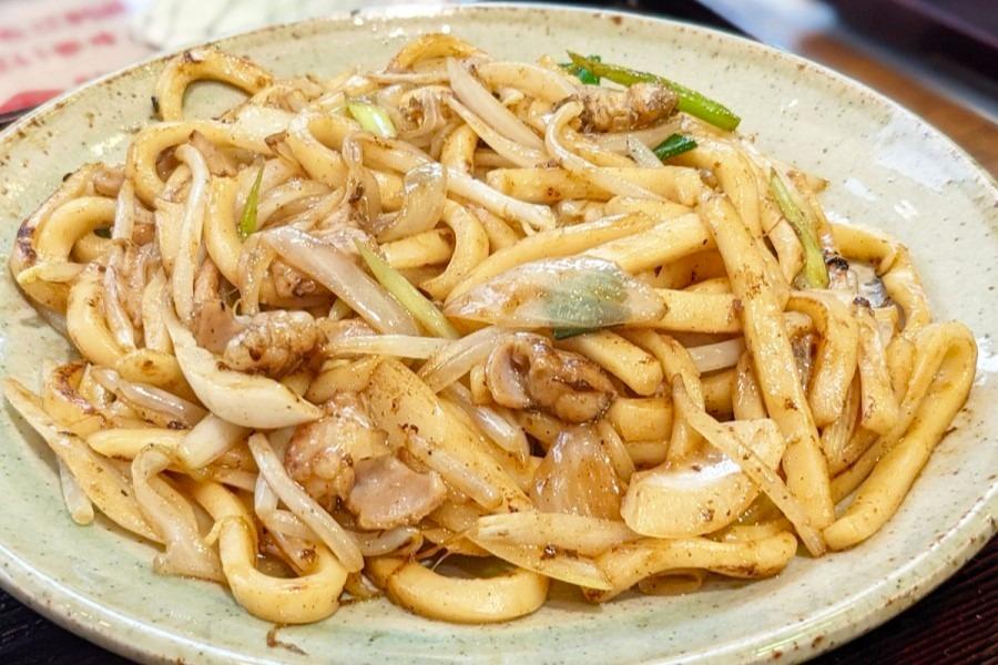 えびめしなど岡山グルメを日替わりで！