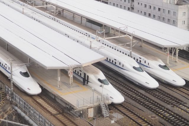 客室から新幹線が間近！鉄道ファンに大人気