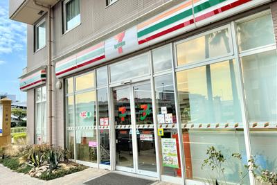 7/11 (Hotel 1st Floor / 24 Hours)
