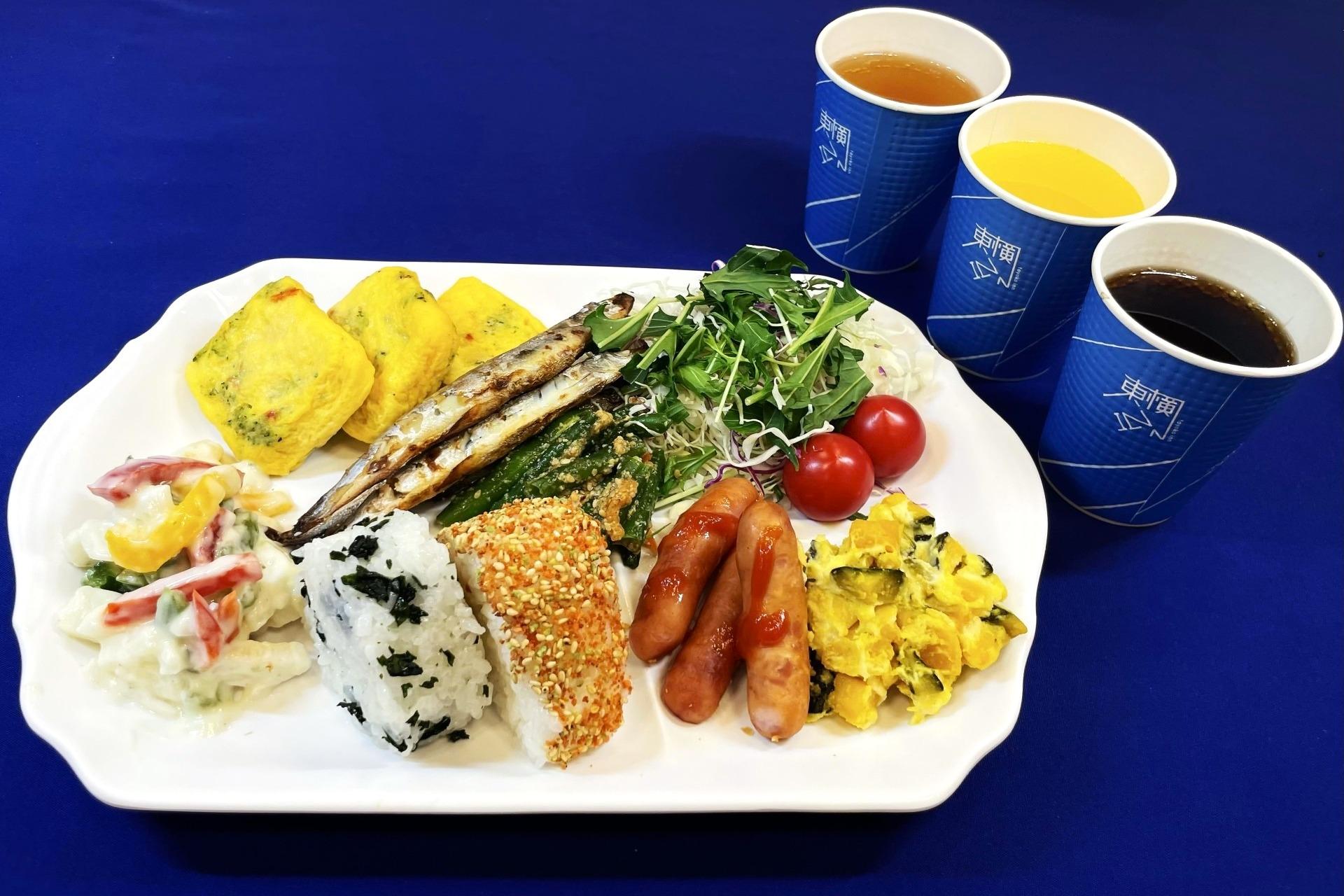 朝採れ野菜と県産コシヒカリの朝食！
