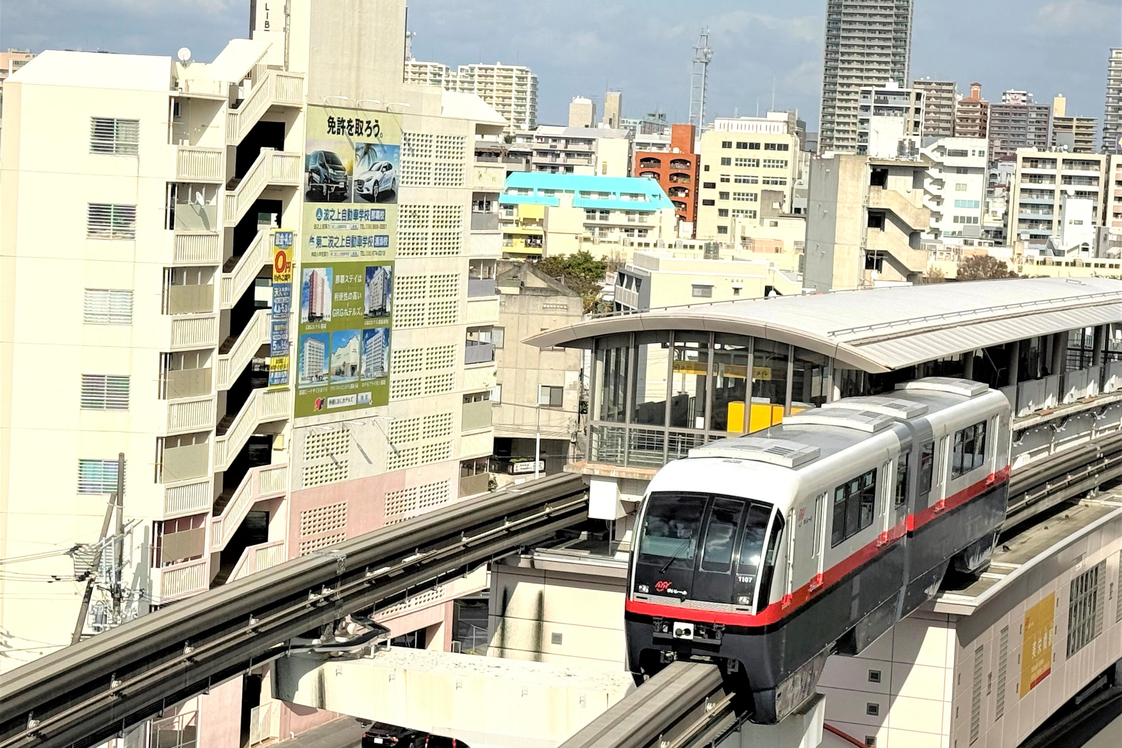 沖縄唯一の鉄道ゆいレールが目の前に！