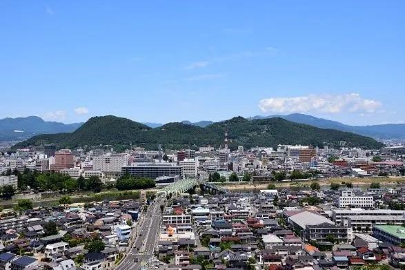 四季折々の信夫山を客室から！